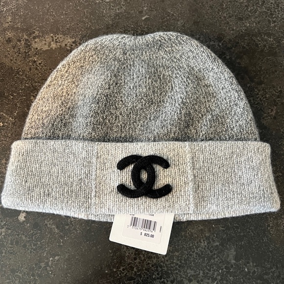 CHANEL Accessories - Brand New Authentic Chanel Beanie 25K Black & Grey Unisex One Size SOLD OUT!!